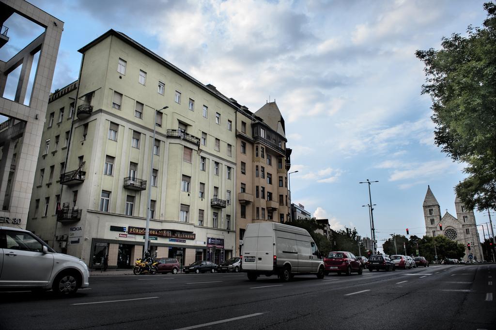 Westend Hostel Budapest Exteriör bild